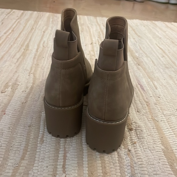 Boots - Picture 3 of 4